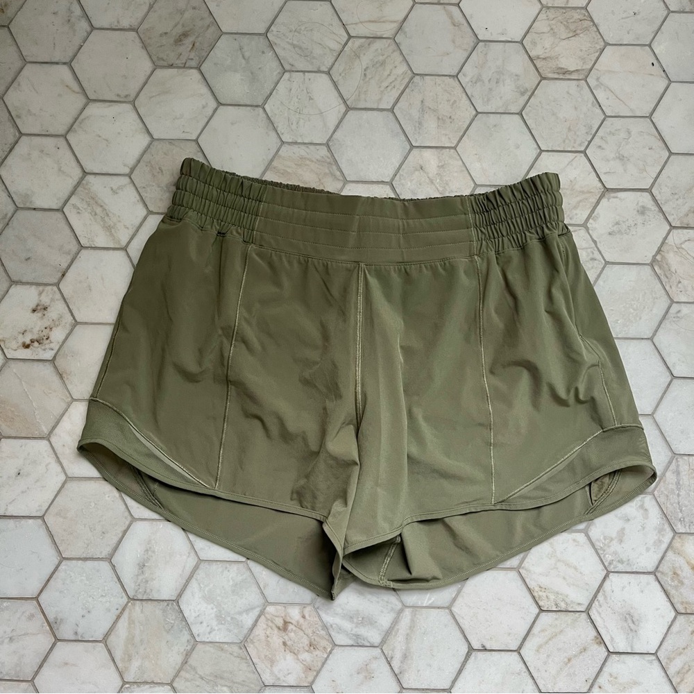 Lululemon Rosemary High Rise Hotty Hot 10 4”
